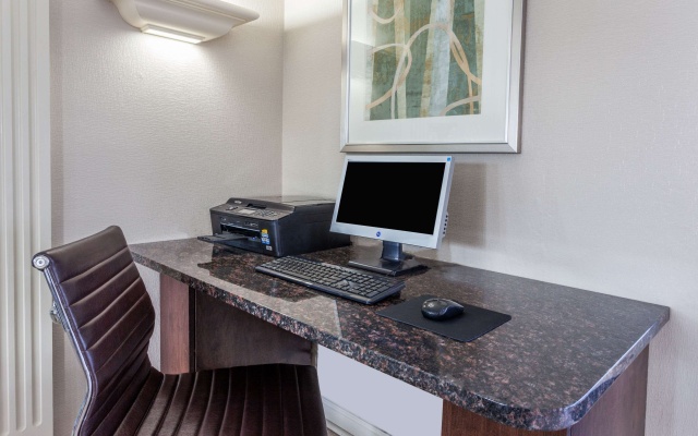photo 3 of Days Inn & Suites by Wyndham Roseville/Detroit Area