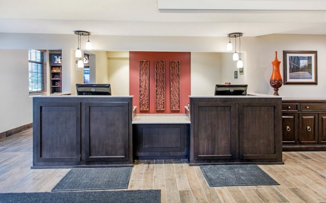 photo 4 of Best Western Plus Grand Castle Inn & Suites