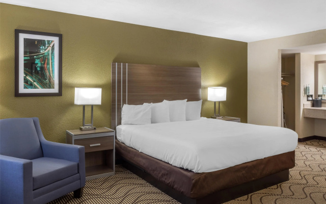 photo 5 of Best Western Heritage Inn