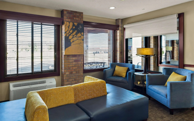 photo 5 of Best Western Lakewood Inn