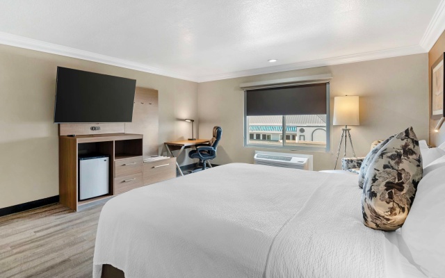 photo 3 of Best Western Plus Newport Mesa Inn