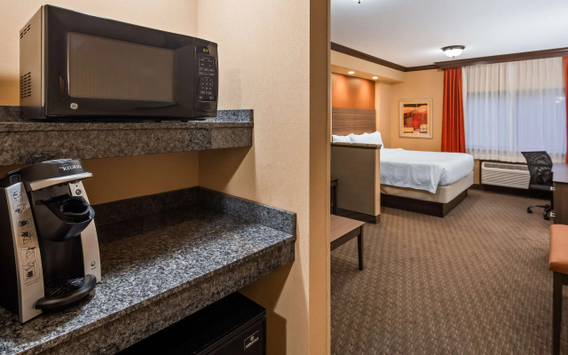 photo 3 of Best Western Plus North Canton Inn & Suites