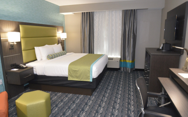 photo 5 of Holiday Inn Express And Suites Pasadena Houston Southeast by IHG