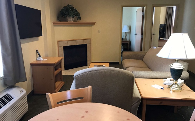 photo 5 of Best Western Plus Revere Inn & Suites