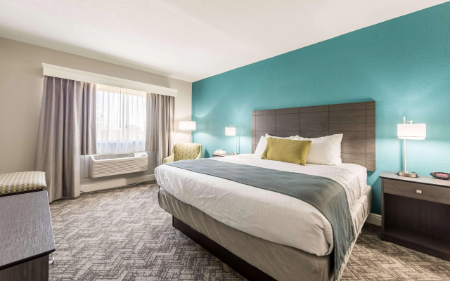 photo 4 of Best Western Plus Sebastian Hotel & Suites