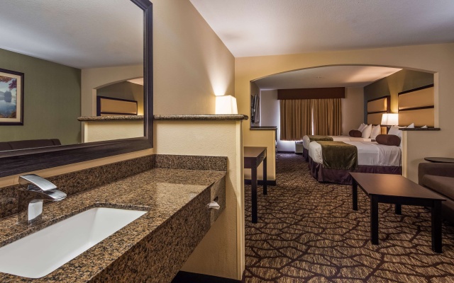 photo 5 of Best Western Plus Vancouver Mall Dr. Hotel & Suites