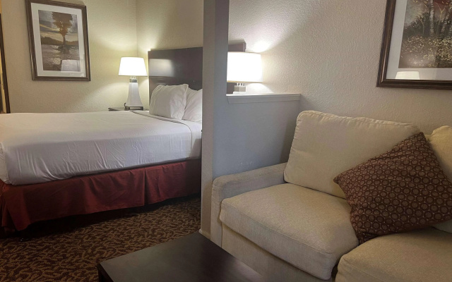 photo 3 of Studio 6 Houston, TX - Westchase