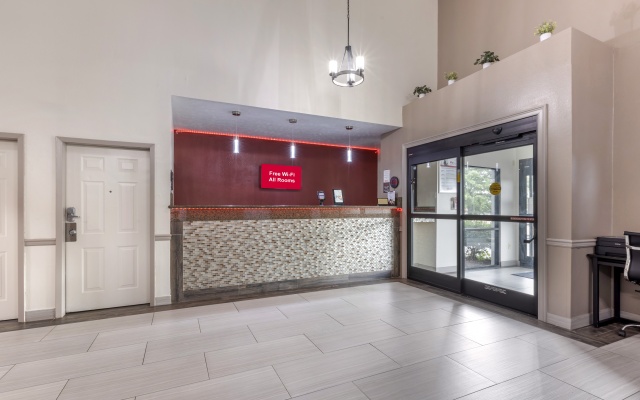 photo 2 of Red Roof Inn & Suites Clinton, MS