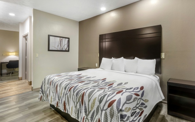 photo 3 of Red Roof Inn & Suites Clinton, MS