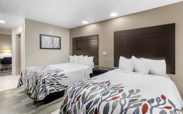 photo 4 of Red Roof Inn & Suites Clinton, MS