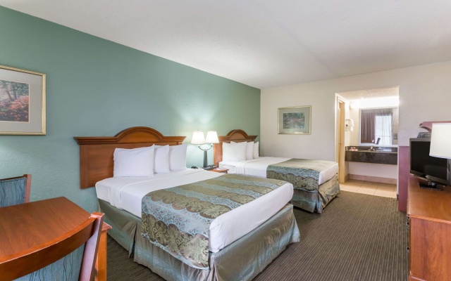 photo 2 of Baymont by Wyndham Sarasota