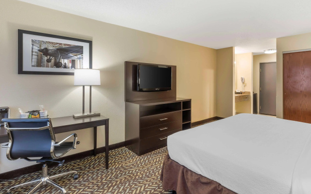 photo 5 of Best Western St. Louis Inn