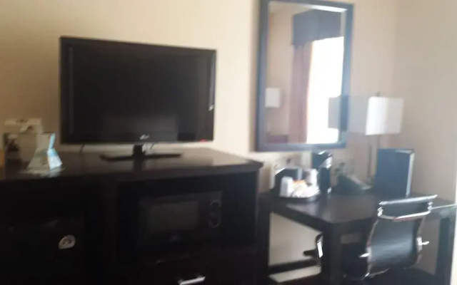 photo 5 of Paradise Inn & Suites