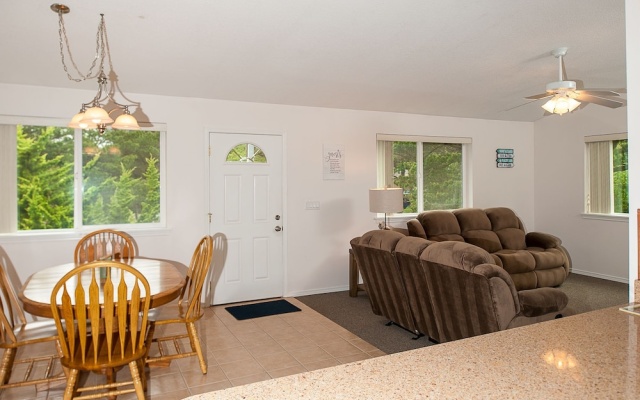 photo 5 of Beverly Beach Retreat 3 Bedrooms 2 Bathrooms Home