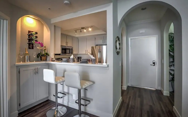 photo 2 of Beverly Hills Condos