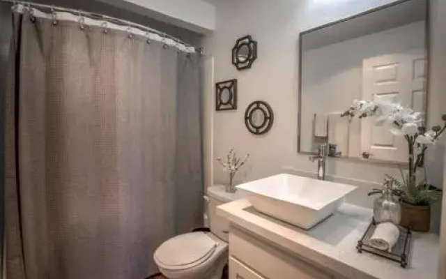 photo 5 of Beverly Hills luxury 2 Bed 2 Bath
