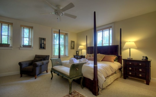 photo 4 of Biltmore Village Hideaway - 2 Br Condo