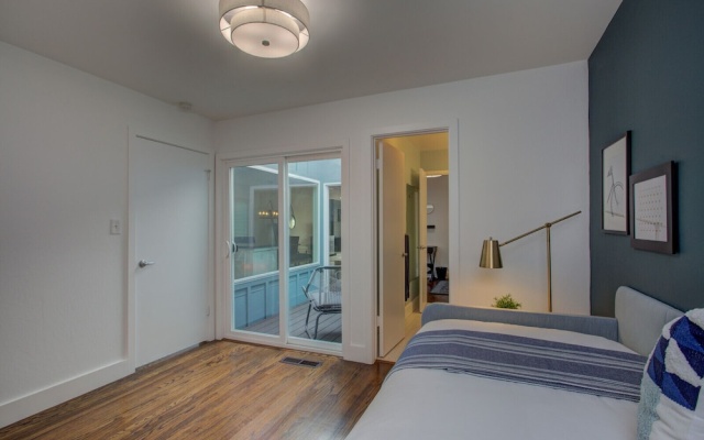 photo 5 of Bird Paradise: Serene Bayview Home in East Alameda 2 Bedrooms 2 Bathro