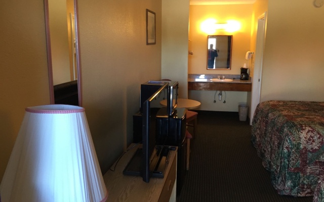 photo 2 of Blackwater Inn
