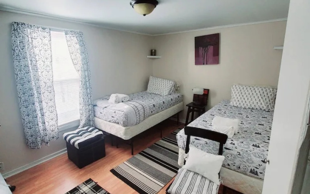 photo 4 of Room-black-white Rm By Yale U