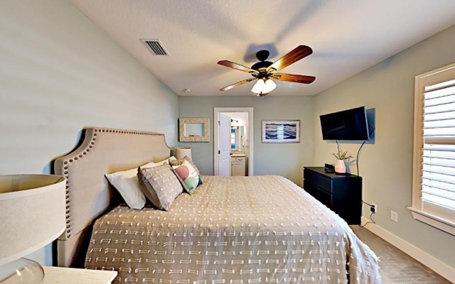 photo 3 of Blue Breeze, 4 Bedrooms, 3 Bathrooms, Sleeps 10, walk to Beach