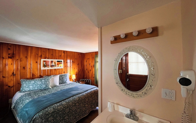 photo 5 of Blue Jay Motel