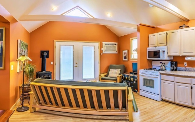 photo 5 of Blue Moon Cottage ~ Pet Friendly ~ 5 Blocks to OSF