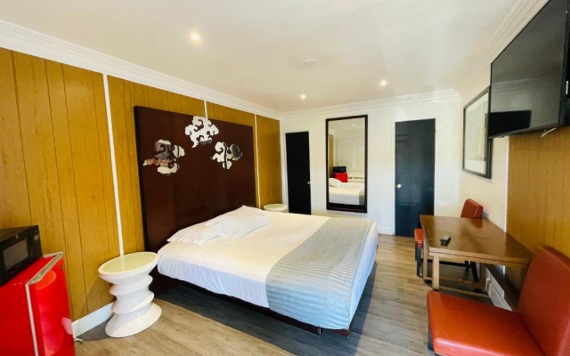 photo 5 of Casa Blanca Inn & Suites
