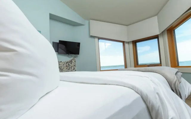 photo 2 of Blue Wave Inn
