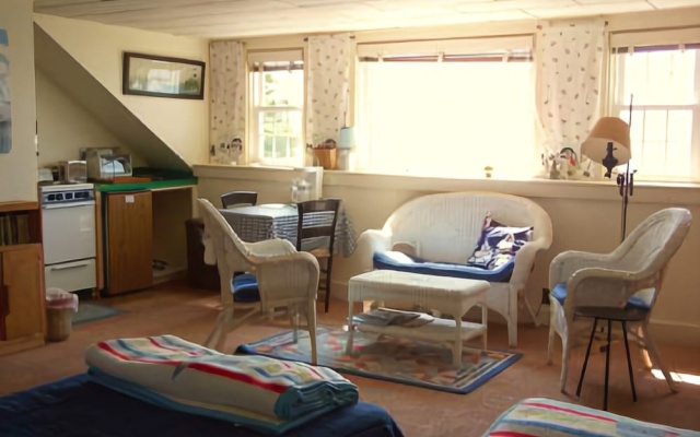 photo 4 of Boathouse - One Bedroom Apartment