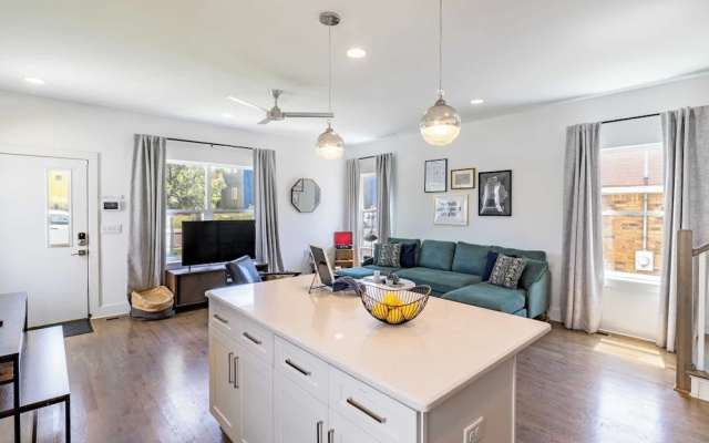 photo 3 of Bourbon By Avantstayspacious Modern Home 5mins From Downtown Nashville