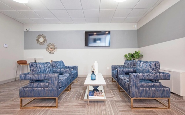 photo 2 of Walk Downtown! 1 Bed/1 Bath Near 4th St Live!