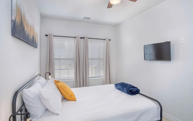 photo 4 of State-of-the-art 3br/2.5ba Home Next to Downtown