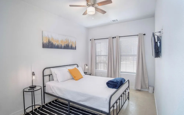 photo 5 of State-of-the-art 3br/2.5ba Home Next to Downtown