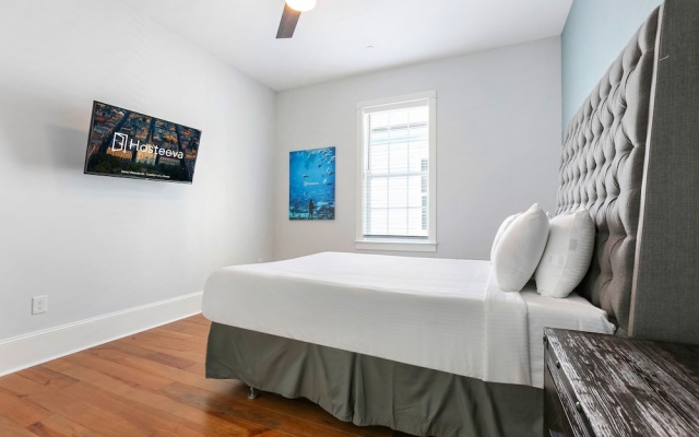 photo 5 of Modern 4 BR Condo with Balcony & Pool - Near FQ