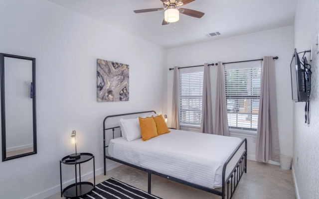 photo 3 of Experience Modern Luxury! 3br/2.5ba Home Near DT