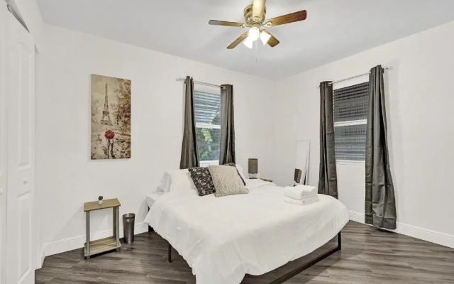 photo 2 of BRAND NEW 4Bed/2Bath - Renovated Luxury Stay