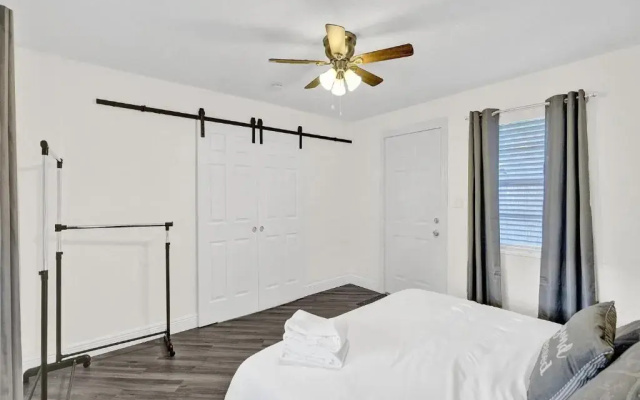 photo 3 of BRAND NEW 4Bed/2Bath - Renovated Luxury Stay