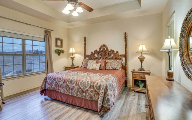 photo 5 of Branson Condo: Private Balcony, 1 Mi to Strip!