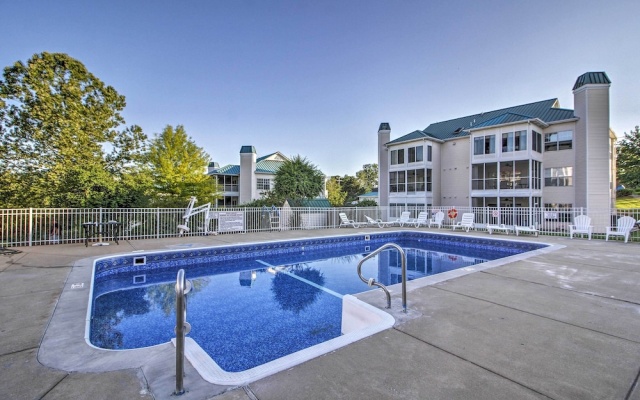 photo 3 of Branson Condo w/ Pool: 2 Mi to Table Rock Lake