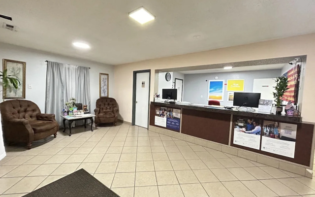 photo 2 of Days Inn By Wyndham Branson Near Theatre District