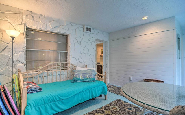 photo 3 of Breezy & Beachy Belleair Condo: 12 Steps to Shore!