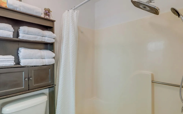 photo 4 of Breezy Cape Canaveral Townhome ~ 1 Mi to Beach!