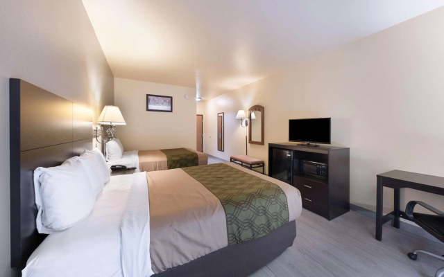 photo 4 of Econo Lodge Inn & Suites Bridgeport