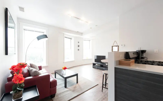 photo 4 of Bright 1BR in the South Loop by Sonder