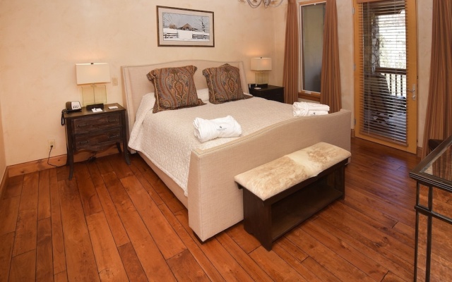 photo 4 of Bright Ski In/out 3br 3.5ba 3 Bedroom Condo by RedAwning