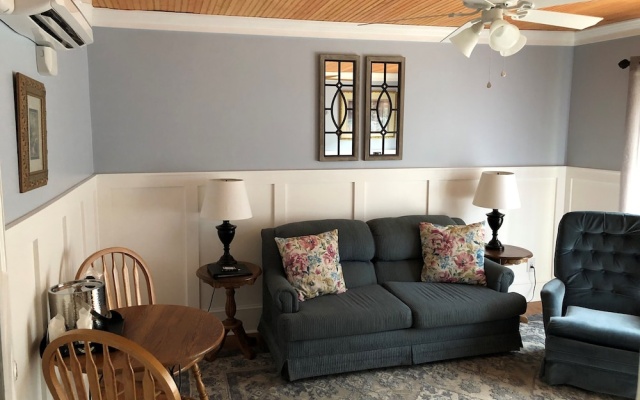 photo 2 of Broad River Inn