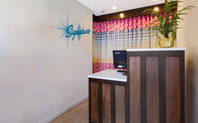 photo 2 of Signature Inn Oakland