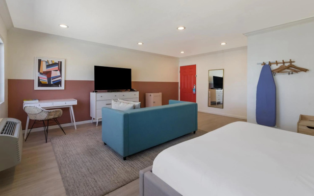 photo 5 of Signature Inn Oakland