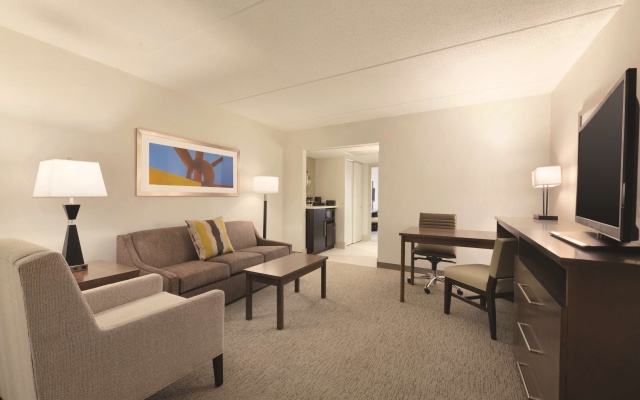 photo 4 of Embassy Suites by Hilton Milwaukee Brookfield